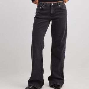 NA-KD low rise black straight leg jeans